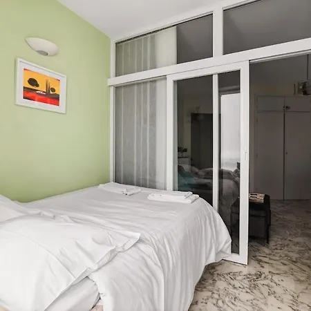 Cozy 1br Flat With Balcony - 5 Min To Tram Station Lejlighed