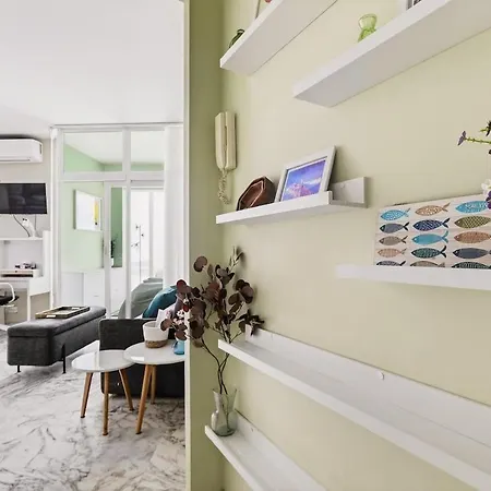 Lejlighed Cozy 1br Flat With Balcony - 5 Min To Tram Station *