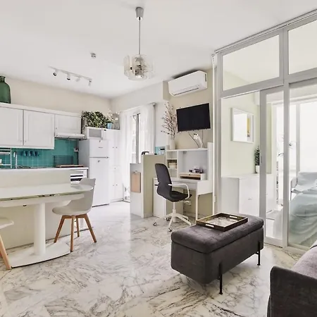 Cozy 1br Flat With Balcony - 5 Min To Tram Station Lejlighed Nice