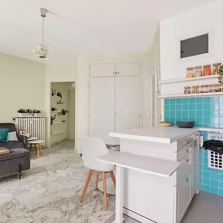 Lejlighed Cozy 1br Flat With Balcony - 5 Min To Tram Station *