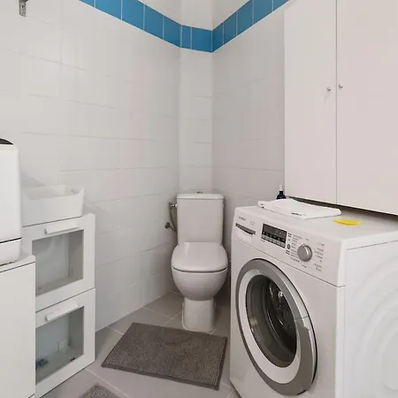 Cozy 1br Flat With Balcony - 5 Min To Tram Station Lejlighed