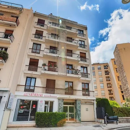 Lejlighed Cozy 1br Flat With Balcony - 5 Min To Tram Station